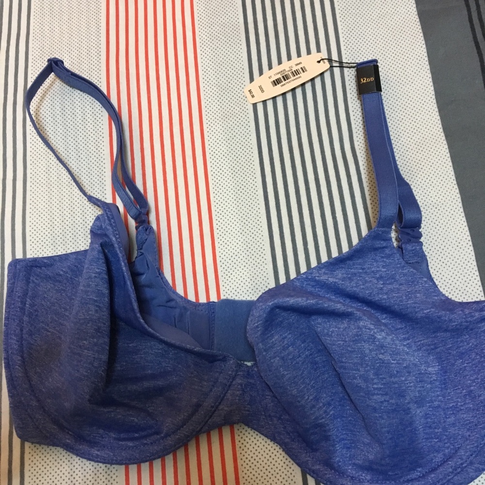 Lot of 2 vs pink bras